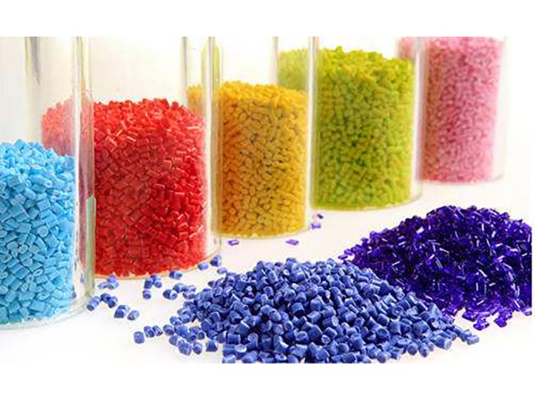 將支架粘接到復(fù)合樹脂修復(fù)體上時，是否應(yīng)使用硅烷偶聯(lián)劑？